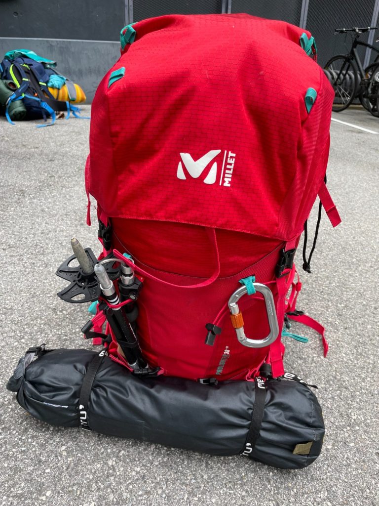 Ein roter Rucksack von MIllet